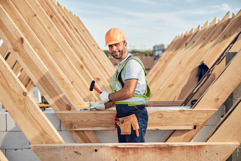 Roofyng.com: Find chimney flashing repair experts for a leak-free chimney