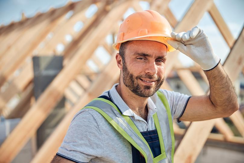 How to find an industrial roofing contractor on Roofyng.com